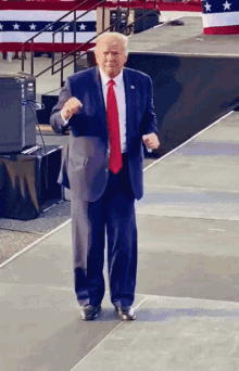 trump-dancing-501576003.gif.62f68c7699aaa5da47294c81fa078abd.gif