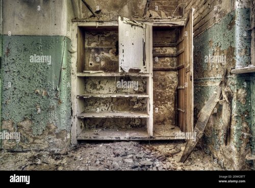old-broken-wardrobe-in-an-abandoned-ruined-room-2EWCBTT.thumb.jpg.39e65df622466f81e48784855825a78b.jpg